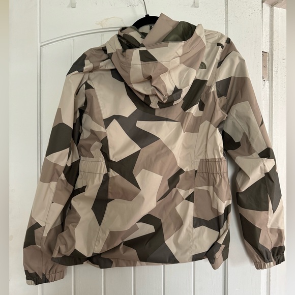 Northface Camo Raincoat, size medium - Picture 2 of 2